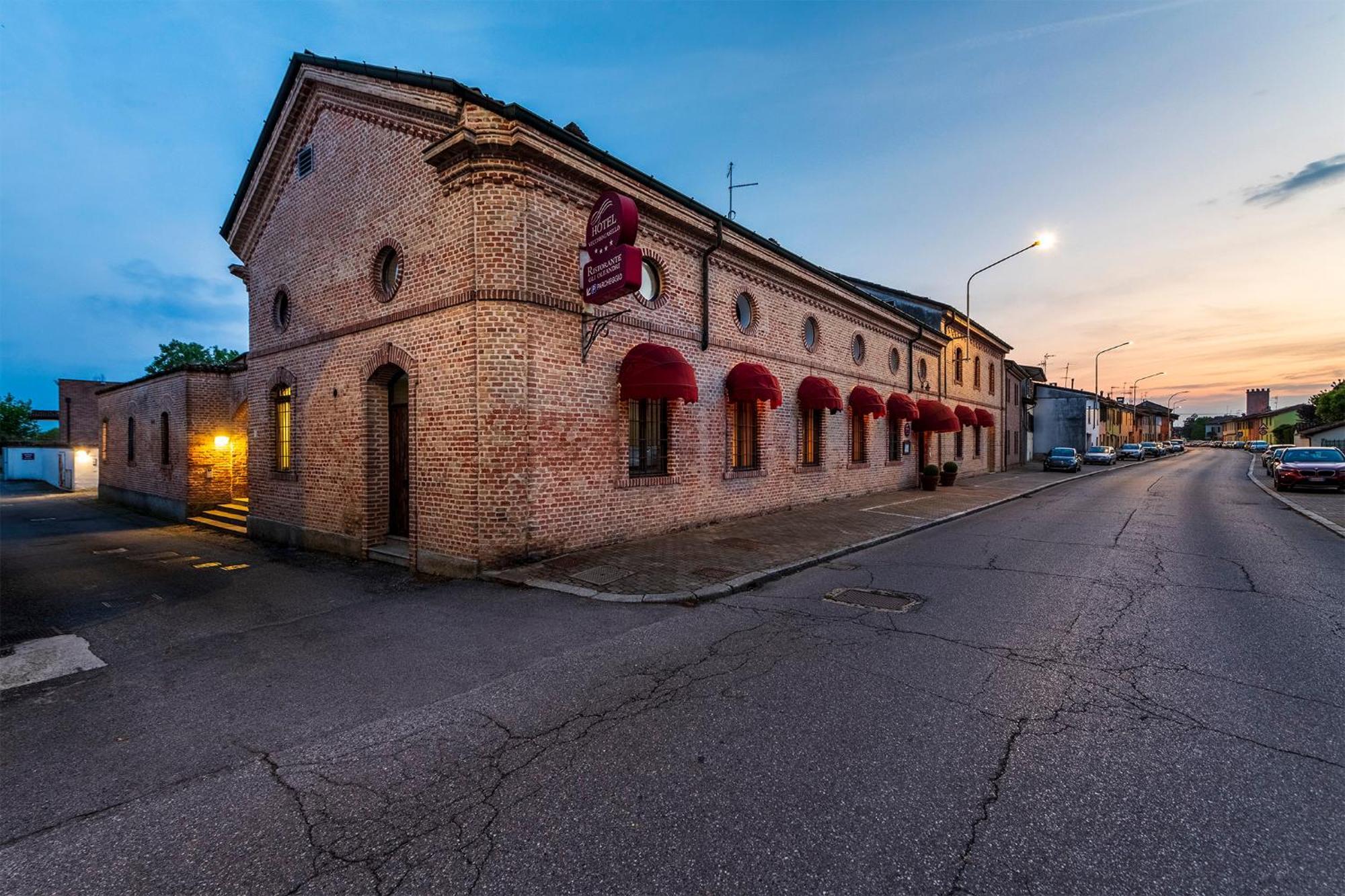 Hotel Vecchio Casello Castelleone Exterior photo
